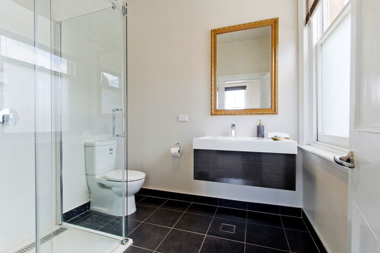Bathroom 5, Deloraine Hotel, Meander Valley