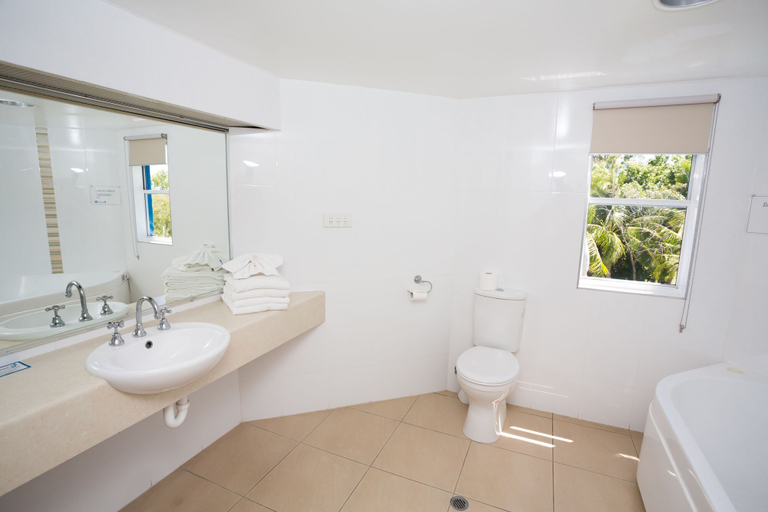 Bathroom 3, Ocean International, Mackay - Pt A