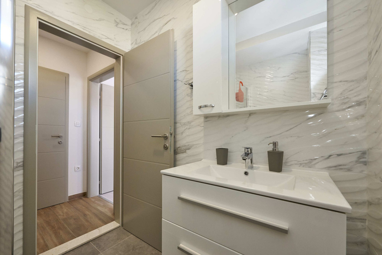 Bathroom 3, Apartments & Rooms Žaja, Trogir