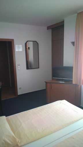 Bedroom 3, Hotel Loewensteiner Hof Haus am Neuplatz, Main-Tauber-Kreis