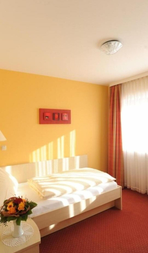 Bedroom 2, Hotel Reischenau, Augsburg