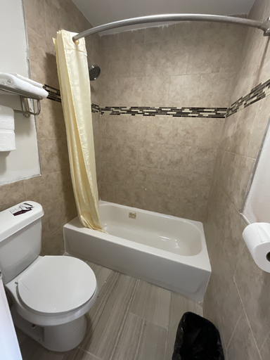 Bathroom 4, Executive Inn & Suites, Jefferson