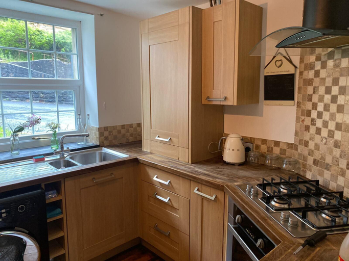 Others 4, 2-bed Cottage in in Welsh Valley Nr Swansea, Neath Port Talbot