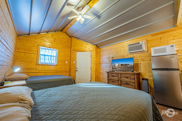 Bedroom 5, Horseshoe Lodges Cabins & RV Park, Midland