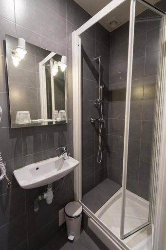 Bathroom 5, Hôtel De La Gare, Val-de-Marne