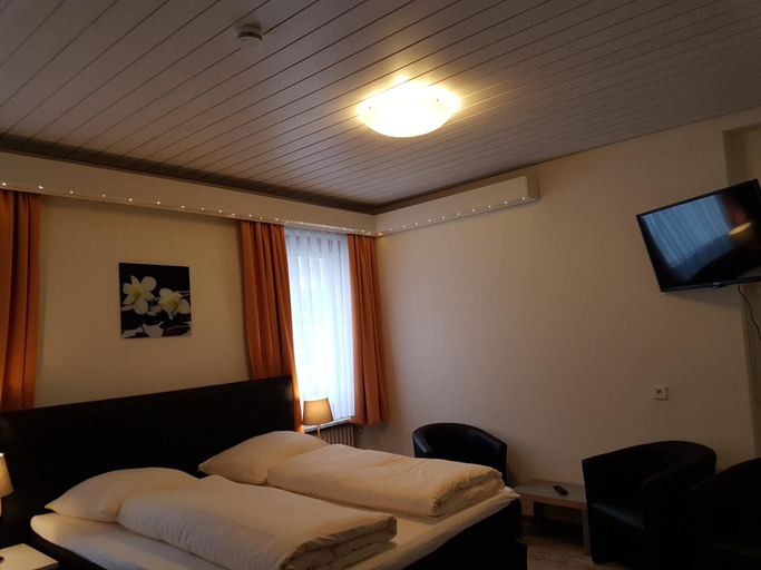 Bedroom 3, Hotel-Restaurant Ketterer am Kurgarten, Schwarzwald-Baar-Kreis