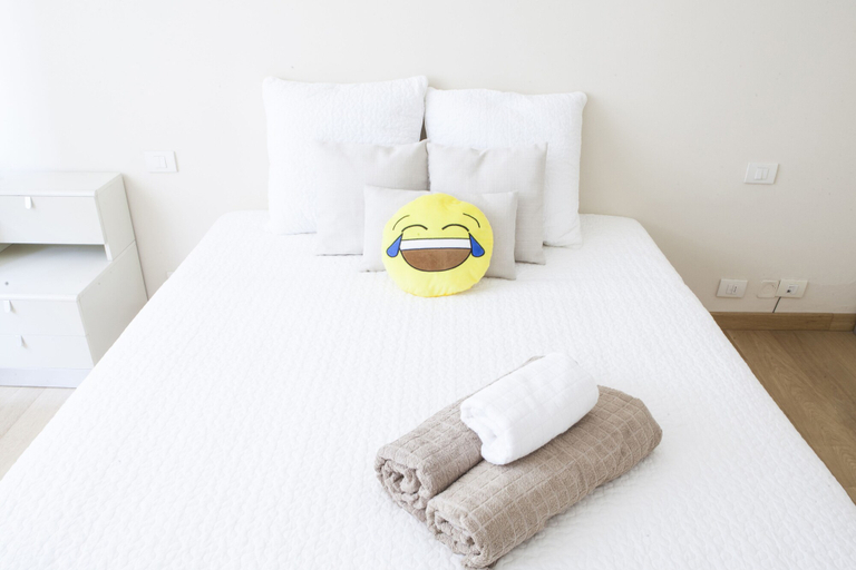 Room 5, Alessia's Flat - Bright and Spacious, Milano