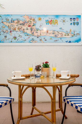 Food & Drinks 4, Villa Mili, Hvar