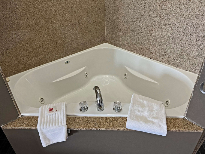 Bathroom 4, Comfort Suites Jackson-Cape Girardeau, Cape Girardeau
