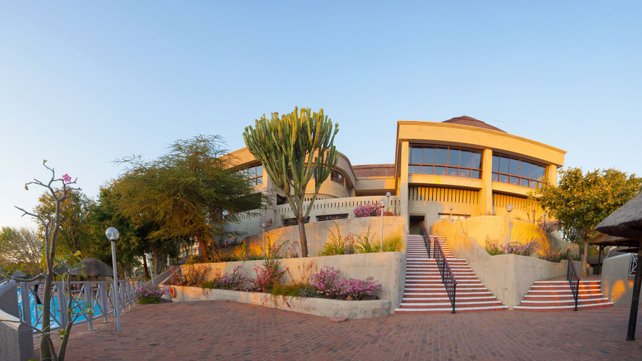 Exterior & Views 2, Elephant Hills Resort, Hwange