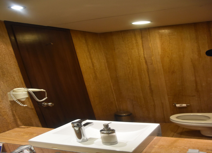 Bathroom 4, Marasa Sarovar Portico Rajkot, Rajkot