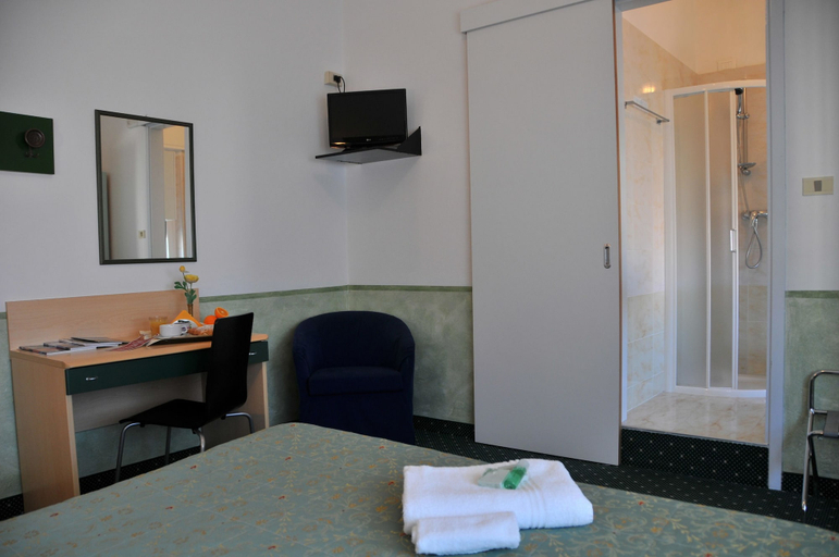 Bedroom 3, Hotel Astoria, Brescia