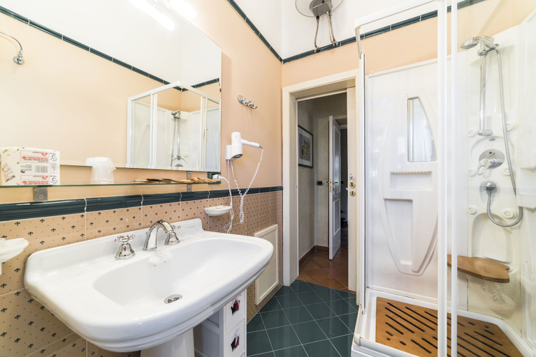 Bathroom 4, B&B La Magnolia, Salerno