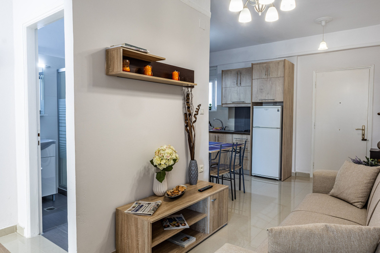 Others 5, Comfy Central Square Gem with Terrace, Peloponnese