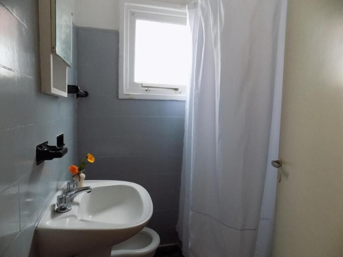 Bathroom 3, Hotel Embassy, General Alvarado