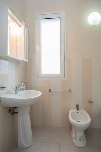 Bathroom 3, VIlla White, Syracuse