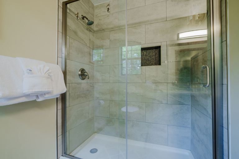 Bathroom 3, The Rose, Sevier
