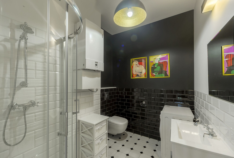 Bathroom 4, Between Old Town and Kazimierz - Fragola, Kraków City