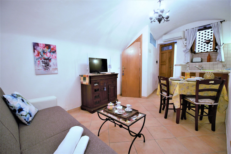 Living room 2, Holidaycasa Rinaldo - A due Passi dal Mare, Latina