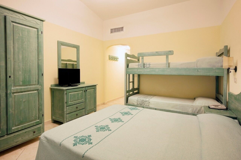 Bedroom 2, Cala Viola Residence con piscina, Nuoro