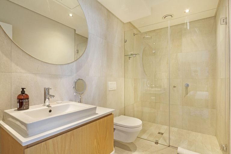 Bathroom, Cosmopolitan 401, City of Cape Town