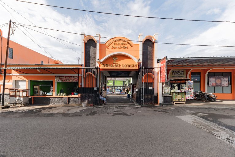 Exterior & Views 2, RedDoorz Resort Syariah @ Jaya Tirta Abadi, Purwakarta