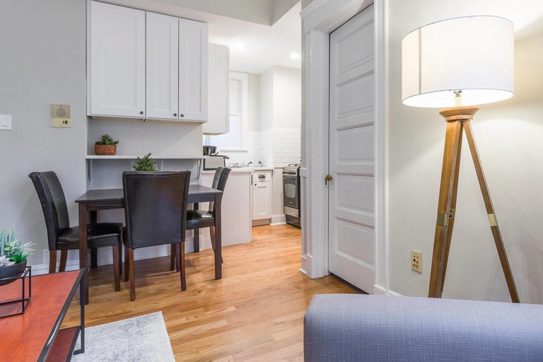 Others 5, Depaul 2 BDR - Walk to Train, University, and More, Cook