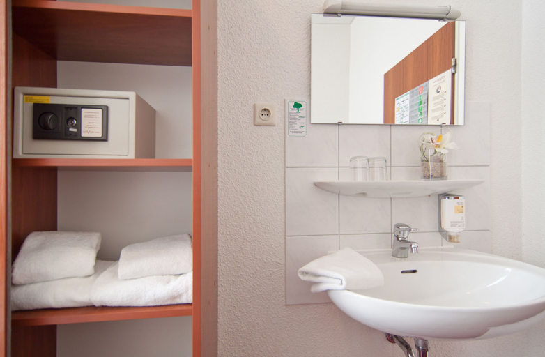 Bathroom 5, Hotel Hamburg, Hamburg