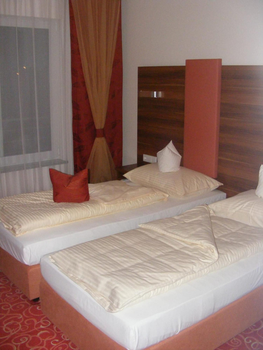 Bedroom 2, Hotel Gasthof Gaum, Biberach