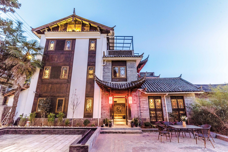Exterior & Views