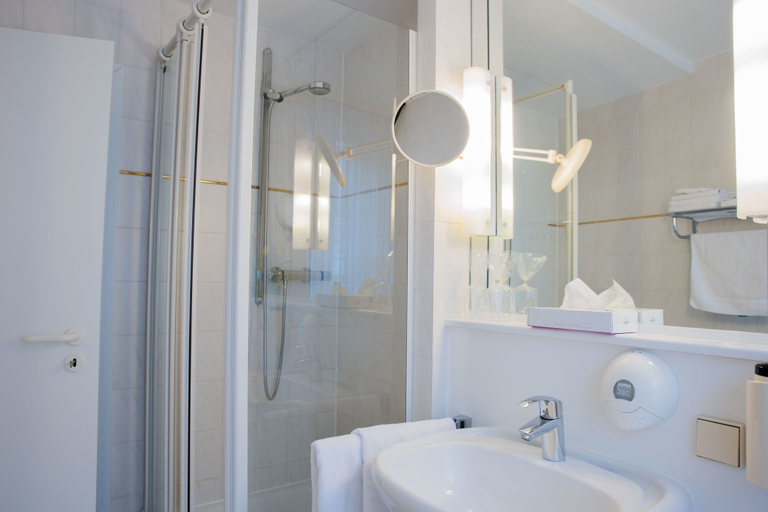 Bathroom 5, Hotel Schere, Northeim