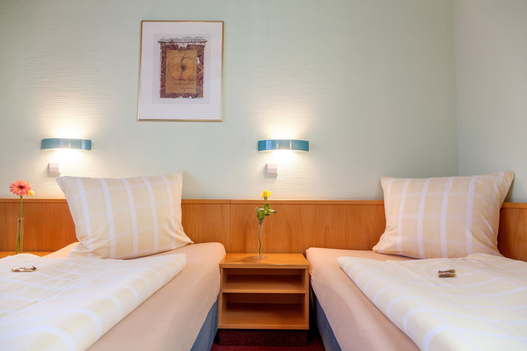 Bedroom 2, Sporthotel Öhringen, Hohenlohekreis