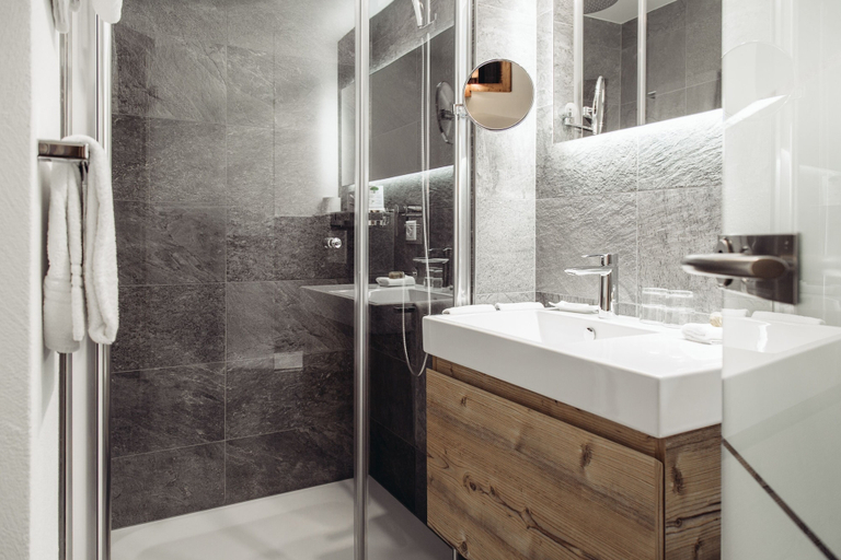 Bathroom 3, Haus Spescha, Albula