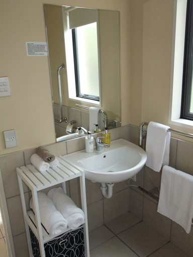 Bathroom 3, Abbella Lodge Motel, Christchurch