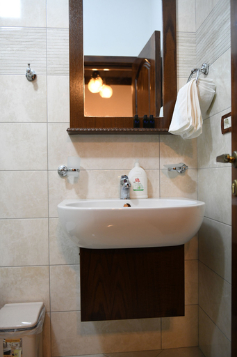 Bathroom 3, Hotel Kaceli, Beratit