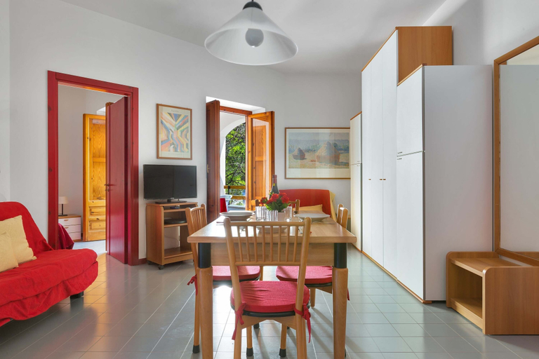 Others 4, 2507 Red Apartment by Barbarhouse, Lecce