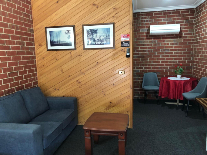 Others 5, The Elms Motor Inn, Tumut