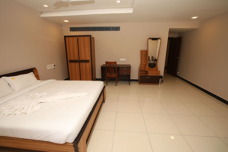 Bedroom 2, Hotel Golden Gateway, Vellore