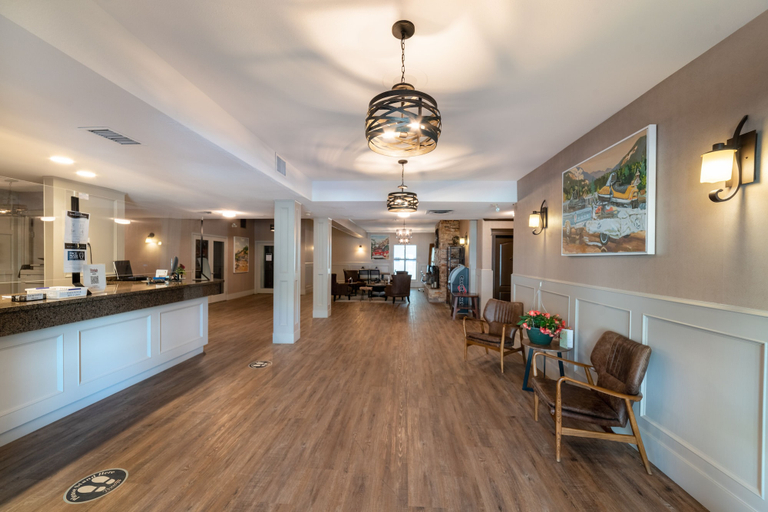 Food & Drinks 5, Prestige Golden Hotel, Columbia-Shuswap