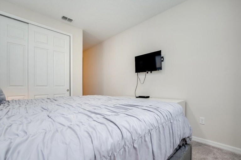 Bedroom 2, Solara Resort 9 Bedroom 6 Bathroom Resort Villa, Osceola