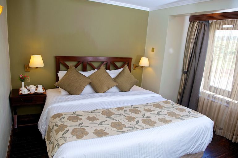 Bedroom 2, Treetops, Kieni