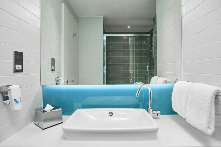 Bathroom 5, Holiday Inn Express KREFELD - DUSSELDORF by IHG, Krefeld