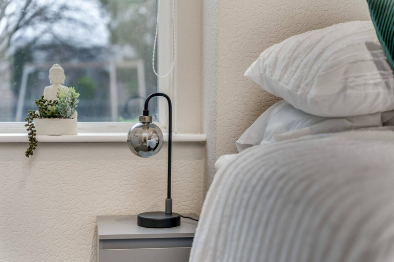Bedroom 2, Garden Flat - Stylish - Modern Flat - Near Balloch, West Dunbartonshire
