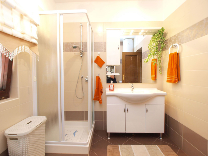 Bathroom 3, Apartment 1424, Pula