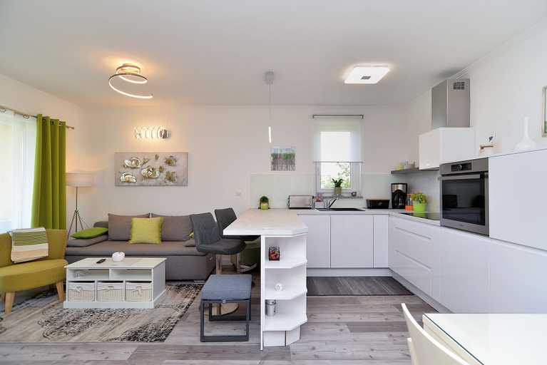 Others 5, Apartment 1941, Pula