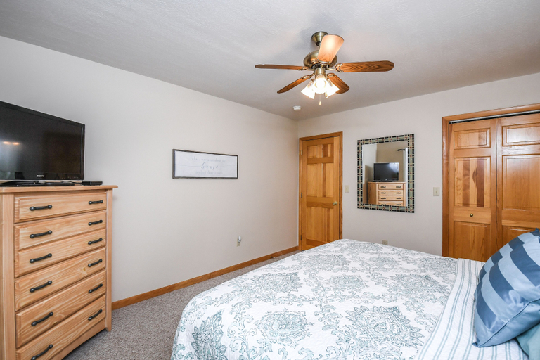 Bedroom 2, Toasted Marshmallow Lodge, Garrett