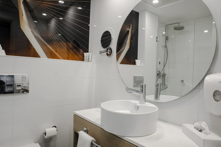 Bathroom 5, Eyal Hotel