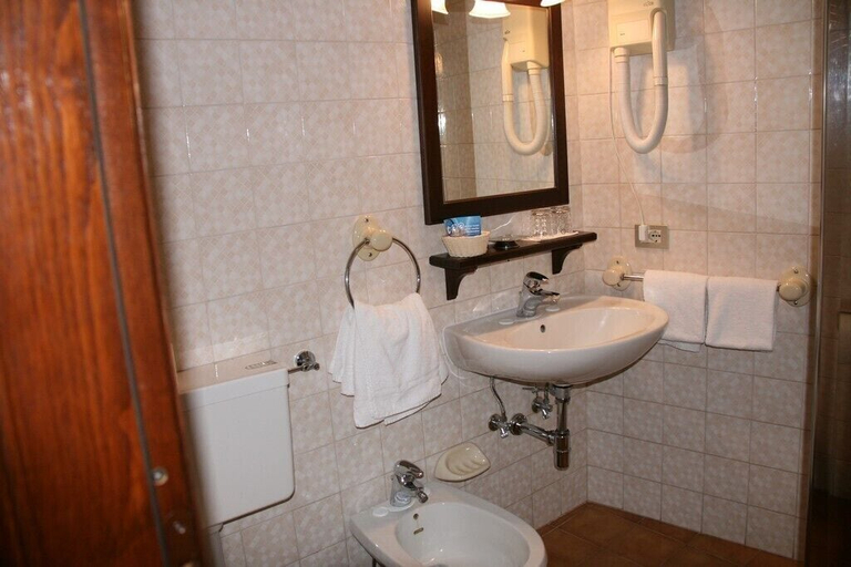 Bathroom 4, Meublé Il Riccio, Siena