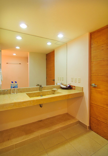 Bathroom 4, Hotel Ixzi Plus, José Azueta