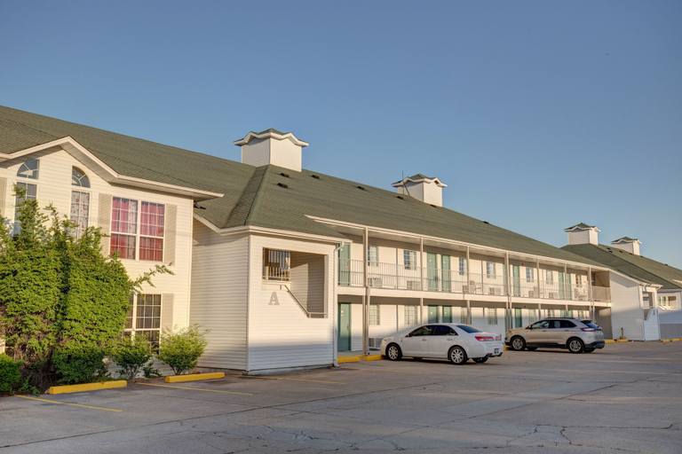 Exterior & Views 2, Howard Johnson by Wyndham Branson Theatre District, Taney